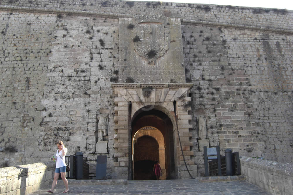 Portal de ses Taules, D'Alt Vila